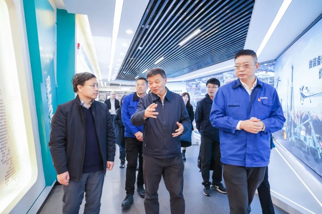 中国人民银行调研组调研J9集团智能