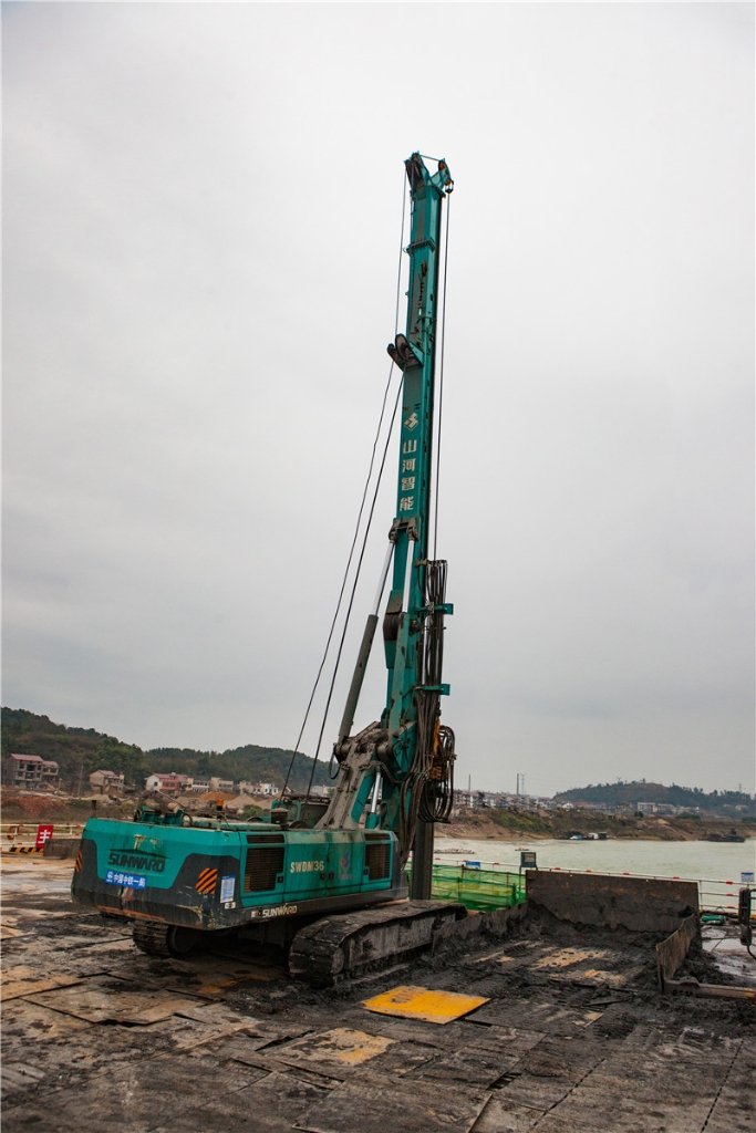 水下钻孔80米，J9集团智能旋挖钻机震撼施工排场