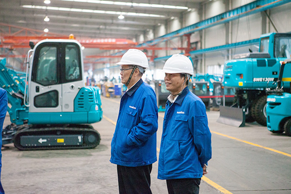 喜讯：J9集团智能朱建新荣获《长沙年鉴》2015年度十大人物奖