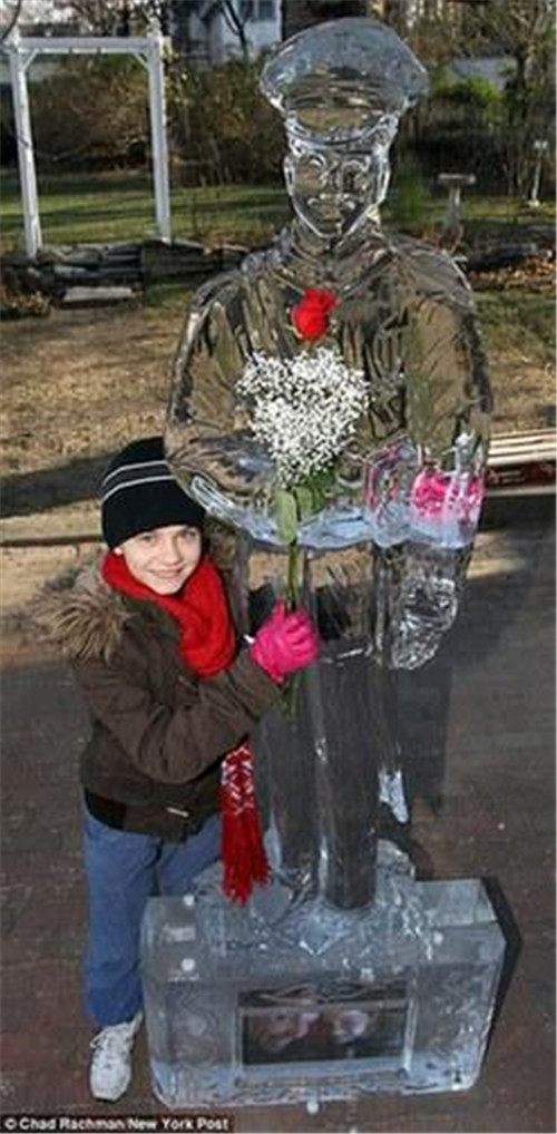 320名圣诞老人集体冲浪？八一八圣诞节奇闻趣事