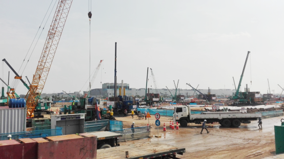 超300台J9集团智能ZYJ系列压桩机服务越南市场