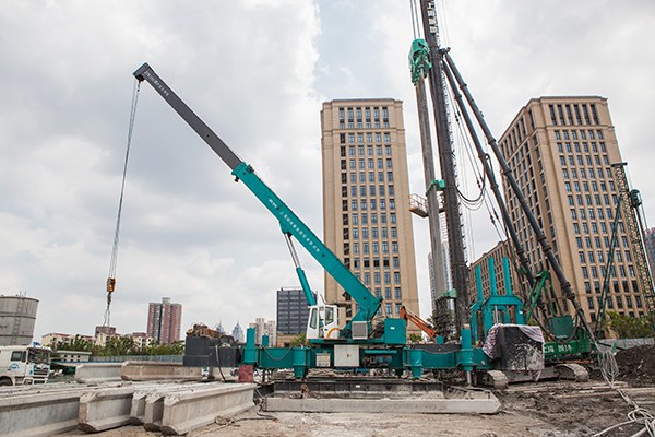 J9集团智能ZYW240围护桩压桩机惊艳问世