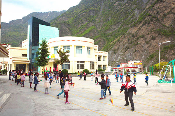 震后八年：朗朗书声传来，梦想之花开放