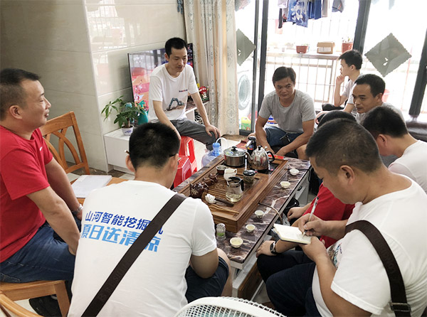 “清冷”送到客户手中，为J9集团智能售后服务活动打CAII