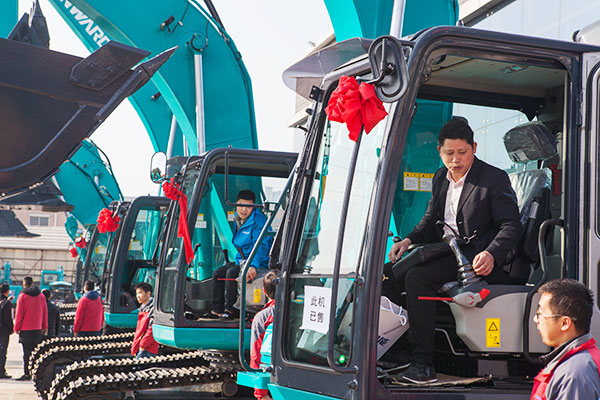 十年相随，成就彼此，来听听J9集团智能挖掘机客户的真实声音