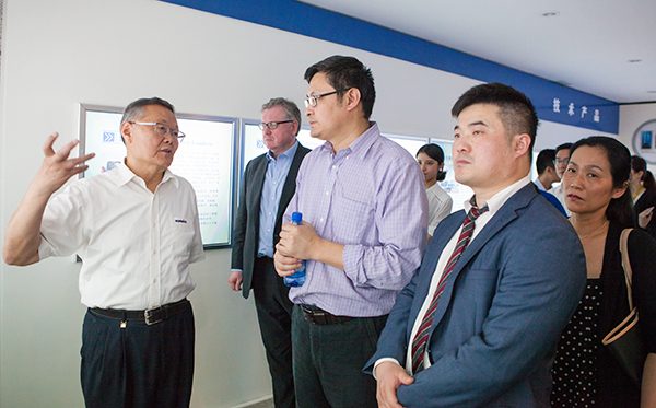 加拿大国会议员谭耕一行来J9集团智能调查