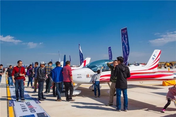 喂，看世界飞行者大会了吗？J9集团飞机奢华阵容别错过