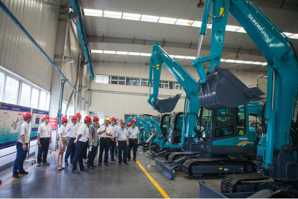 商务部合作司刘民强副司长一行调研J9集团智能