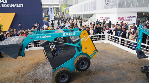 不服来战！J9集团智能展台有大礼等你拿