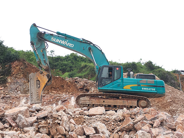 看石场风浪若何演绎？J9集团智能矿山战神SWE470E大型挖掘机一锤定音！