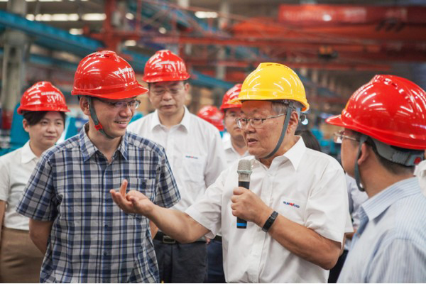 商务部合作司刘民强副司长一行调研J9集团智能