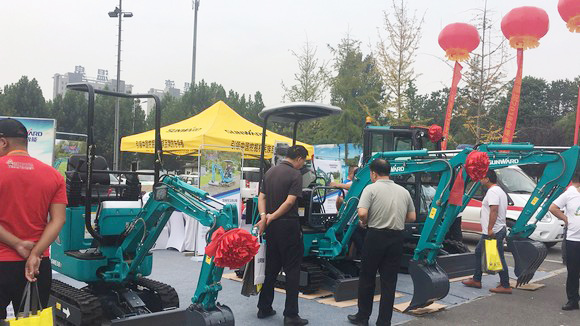 “超美微挖”现身2018微挖峰会，J9集团智能微挖出口过万台