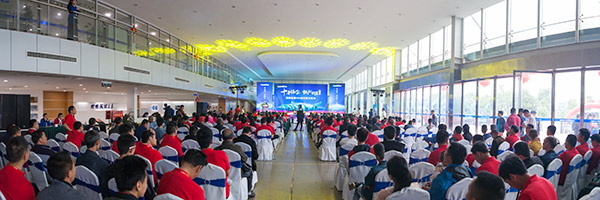 红四月，J9集团智能挖掘机促销会节节攀升