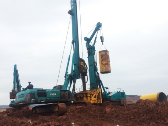 喜讯！J9集团智能SWRC170自行式全回转全套管钻机获湖南省首台(套)沉大技术设备产品嘉奖！