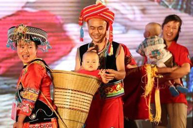 他们，用幼幼背篓背出J9集团大情怀