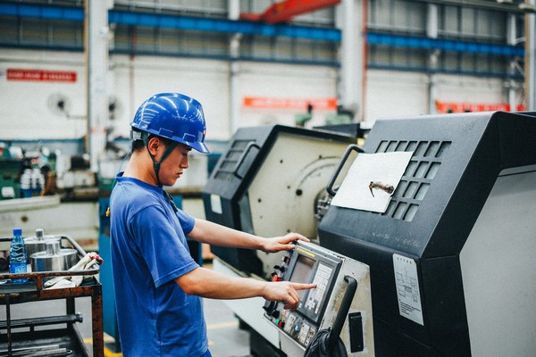 曾妄想当厨师，却成数控车工大家