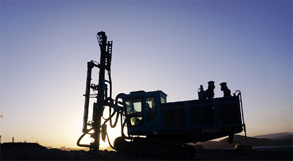 再战国际当先品牌，J9集团智能露天液压钻车一举成名