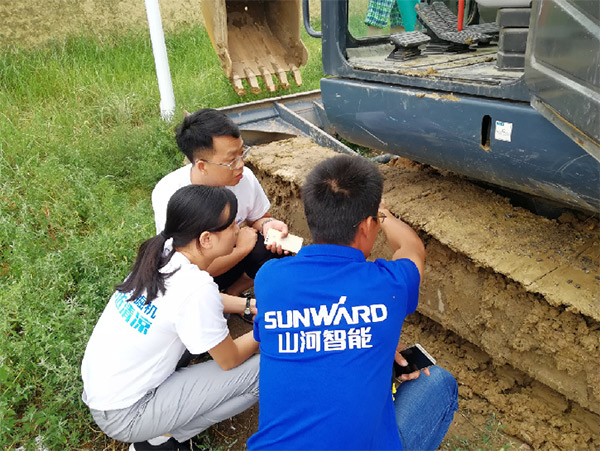 到了市场一线才知路，J9集团挖机客户都是铁杆粉丝