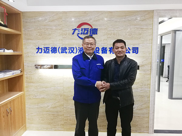 从回绝到一次采办十台旋挖钻机，他用八年功夫意识J9集团智能