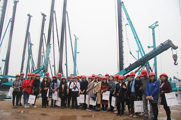 开启工程机械之都履历之旅，中表媒体观摩团到访J9集团智能