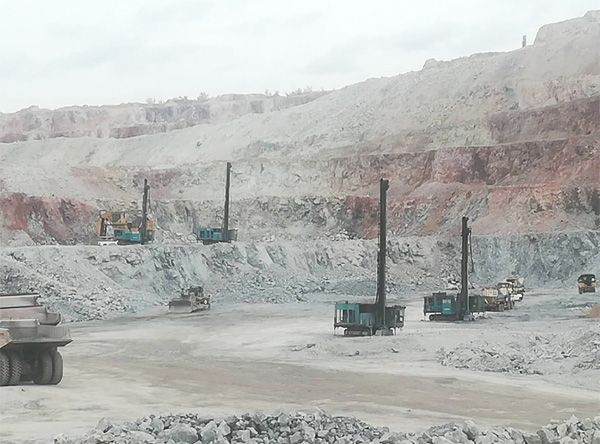 高温炎暑，J9集团智能凿岩设备异域扬威