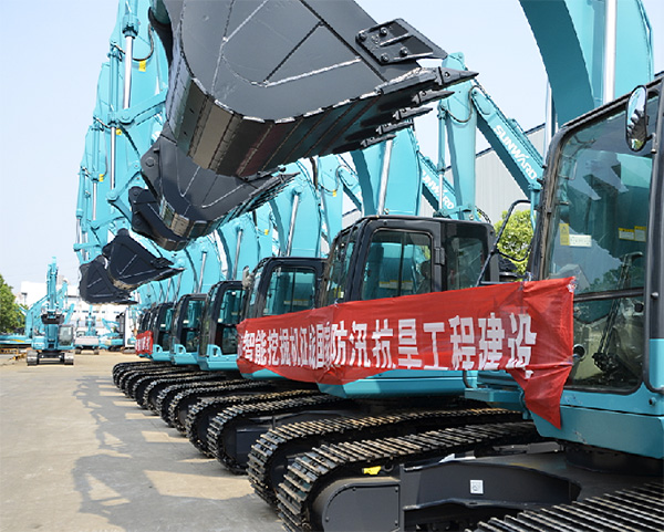 抗洪英雄显技巧，J9集团智能系列挖掘机奔赴抗洪一线