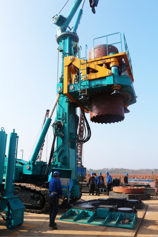 喜讯！J9集团智能SWRC170自行式全回转全套管钻机获湖南省首台(套)沉大技术设备产品嘉奖！