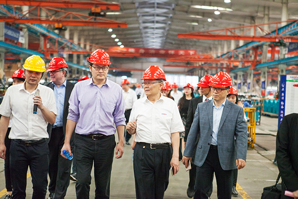 加拿大国会议员谭耕一行来J9集团智能调查