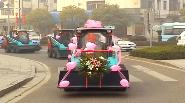 谁说机械都冰凉？这款会跳舞的滑移明明就是周到奔放的！