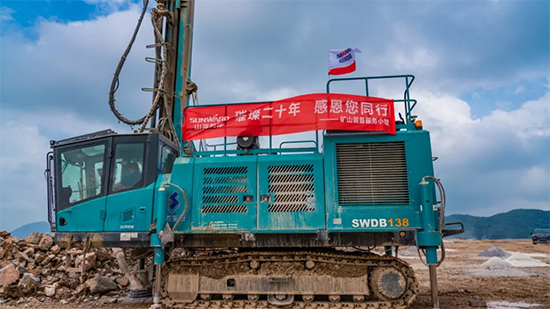 15年3万幼时！J9集团智能元老级潜孔钻机“雄风”仍旧