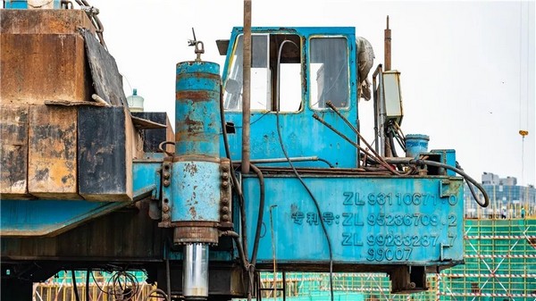 祝贺，中国首台大吨位多职能液压静力压桩机今年二十岁了!