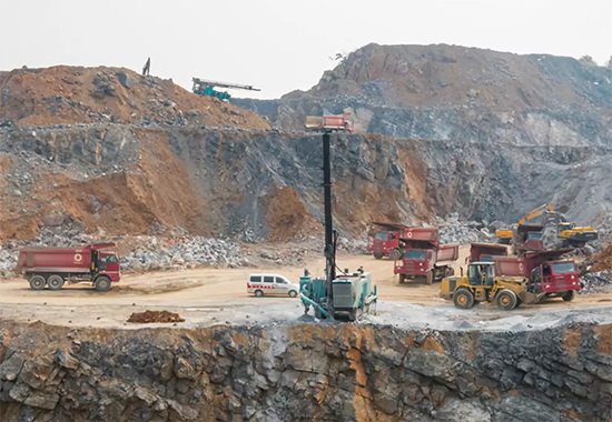 一台顶三台 J9集团智能潜孔钻机真好用