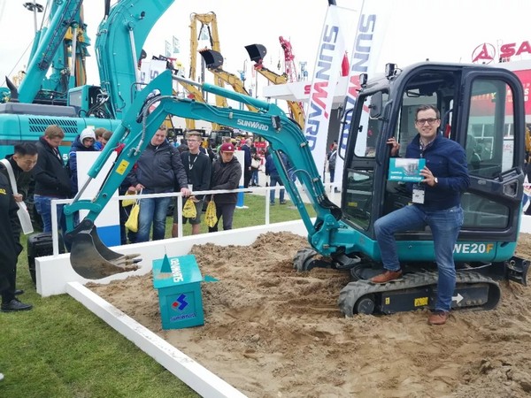 向世界展示中国“智造”魅力，J9集团智能携创新阵容闪灼德国宝马展