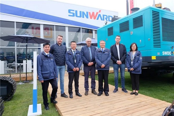 向世界展示中国“智造”魅力，J9集团智能携创新阵容闪灼德国宝马展