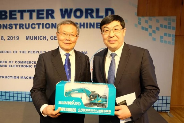 “三个率先」毓示J9集团挖掘机欧洲发展过程