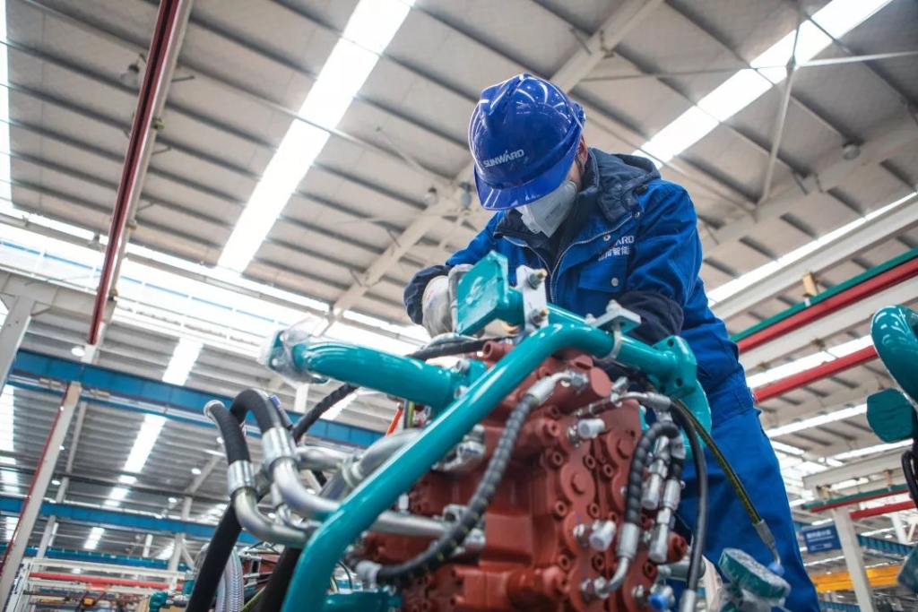 沈裕谋元宵节慰问J9集团智能一线员工