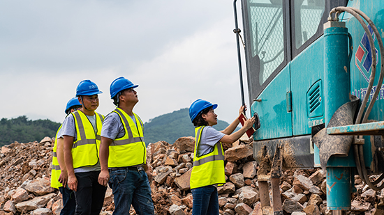 15年3万幼时！J9集团智能元老级潜孔钻机“雄风”仍旧