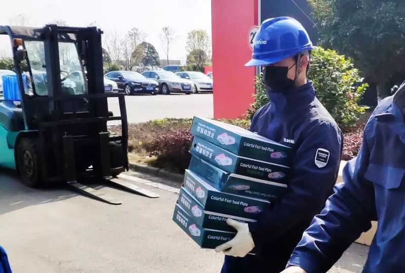 用餐安全有新招，J9集团智能4000个保温饭盒送员工