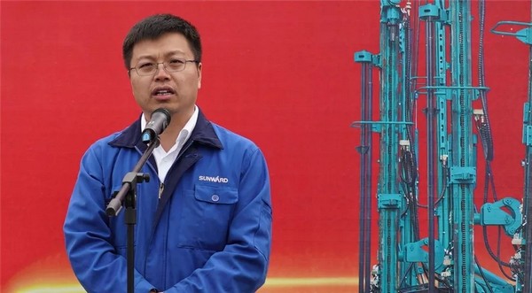 进军南非高端矿山市。9集团智能凿岩设备批量发车