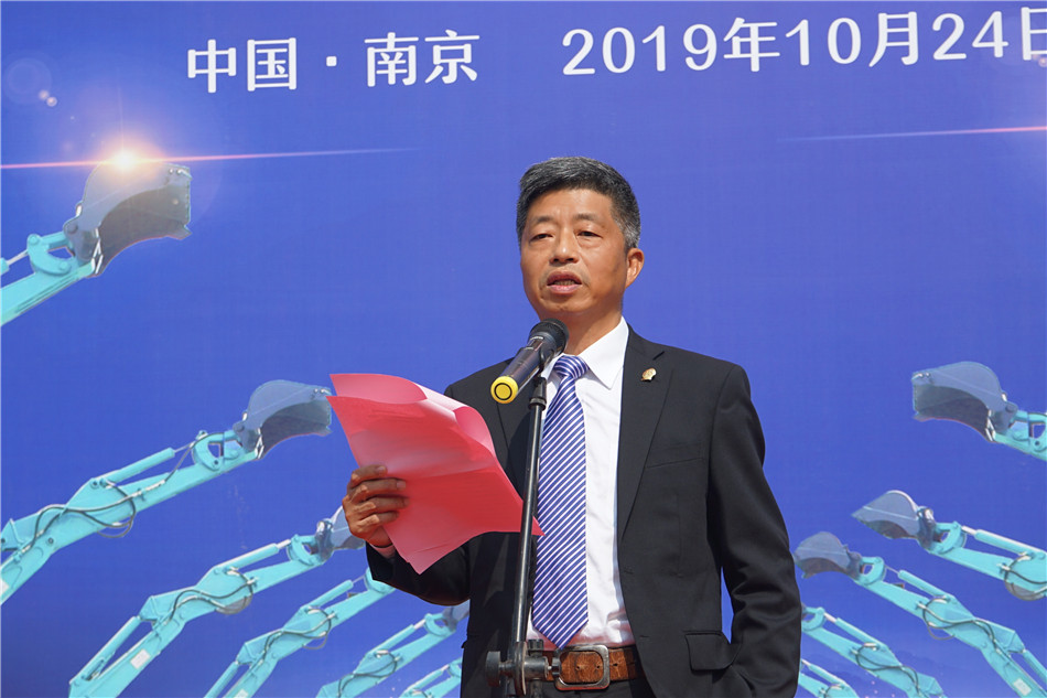 服役15年，超过20000幼时！元老级挖机接“回家”！