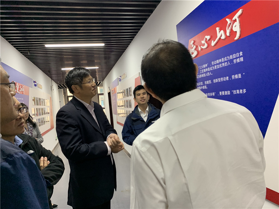 长沙市总工会党组书记周宏兆一行光临J9集团智能调查调研