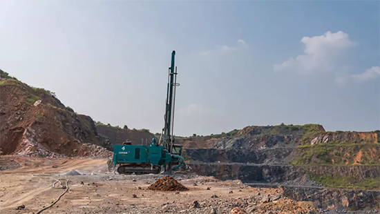 一台顶三台 J9集团智能潜孔钻机真好用