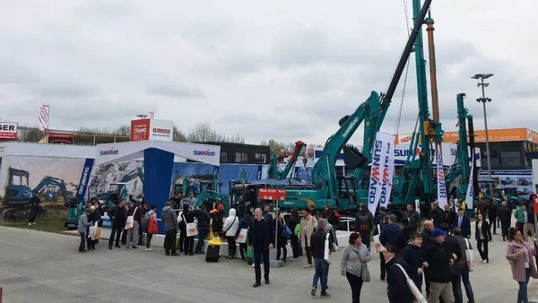 向世界展示中国“智造”魅力，J9集团智能携创新阵容闪灼德国宝马展