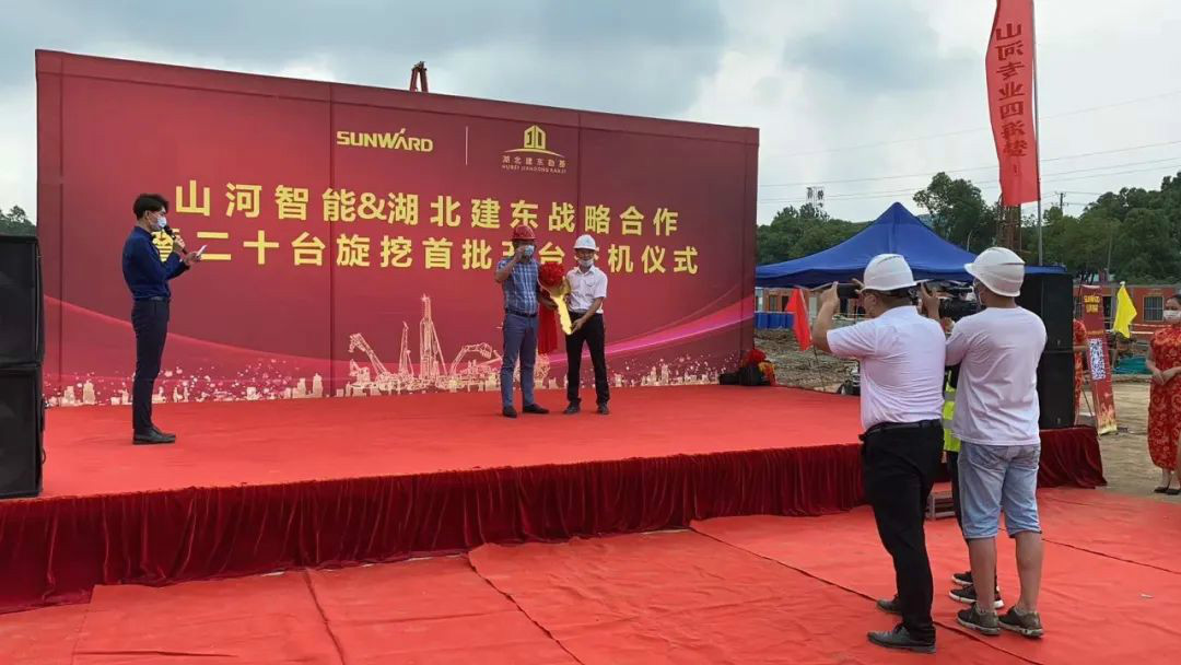 扬帆荆楚大地——J9集团智能旋挖钻机批量交付