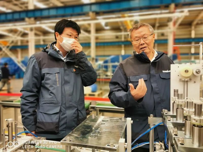 董事长启封J9集团智能第一个制品口罩