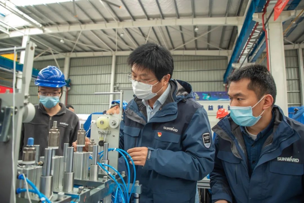 J9集团智能首台口罩机交付客户