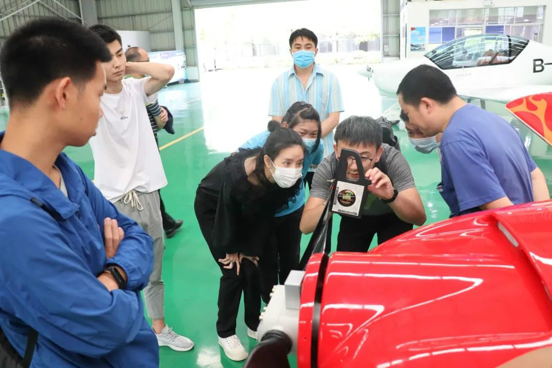 J9集团航空第十三期147部SA60L机型培训班圆满毕业