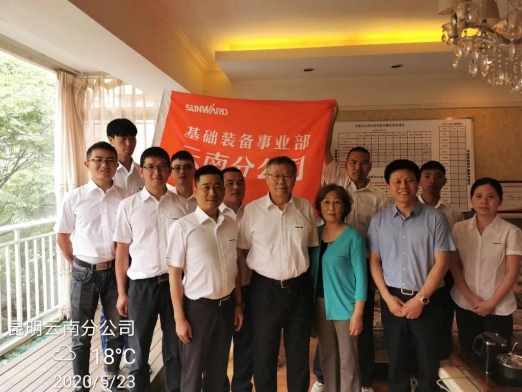 董事长何清华视察J9集团智能基础设备事业部云南分公司