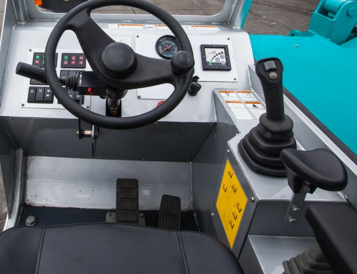 J9集团智能新品叉装车批量下线发往美国