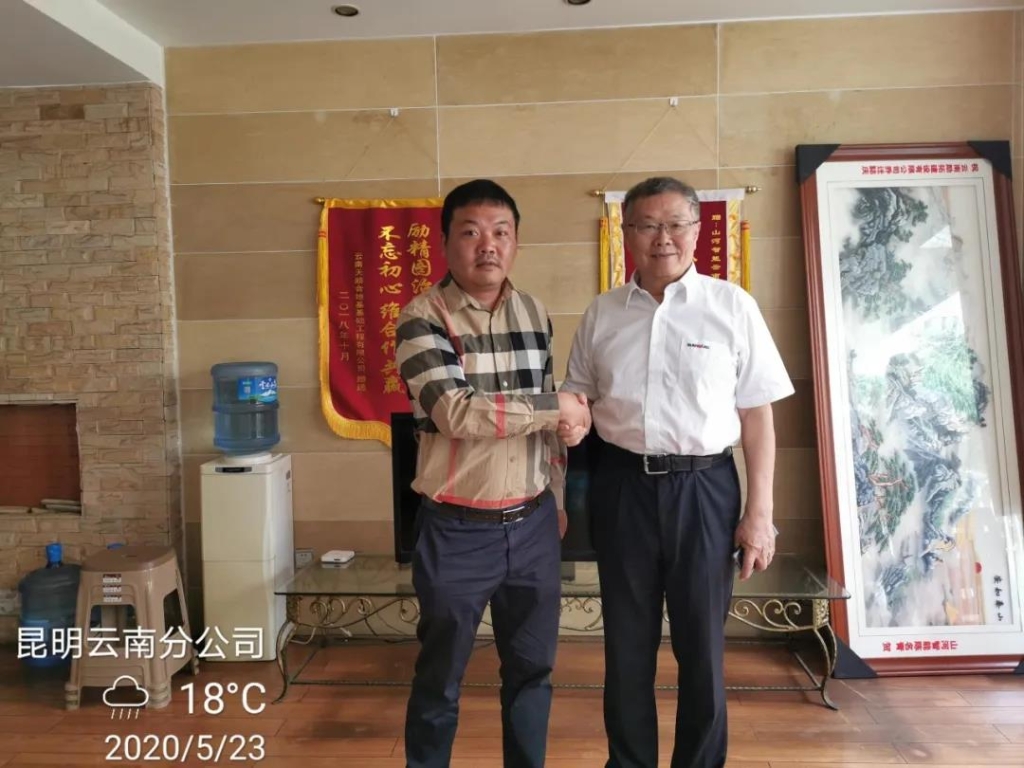 董事长何清华视察J9集团智能基础设备事业部云南分公司